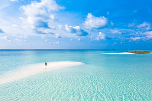 Aerial View of Turquoise Ocean and White Sandbar with Walking Couple HD wallpaper