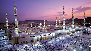Grand Mosque in Mecca at Dusk with Minarets and Pilgrims HD wallpaper