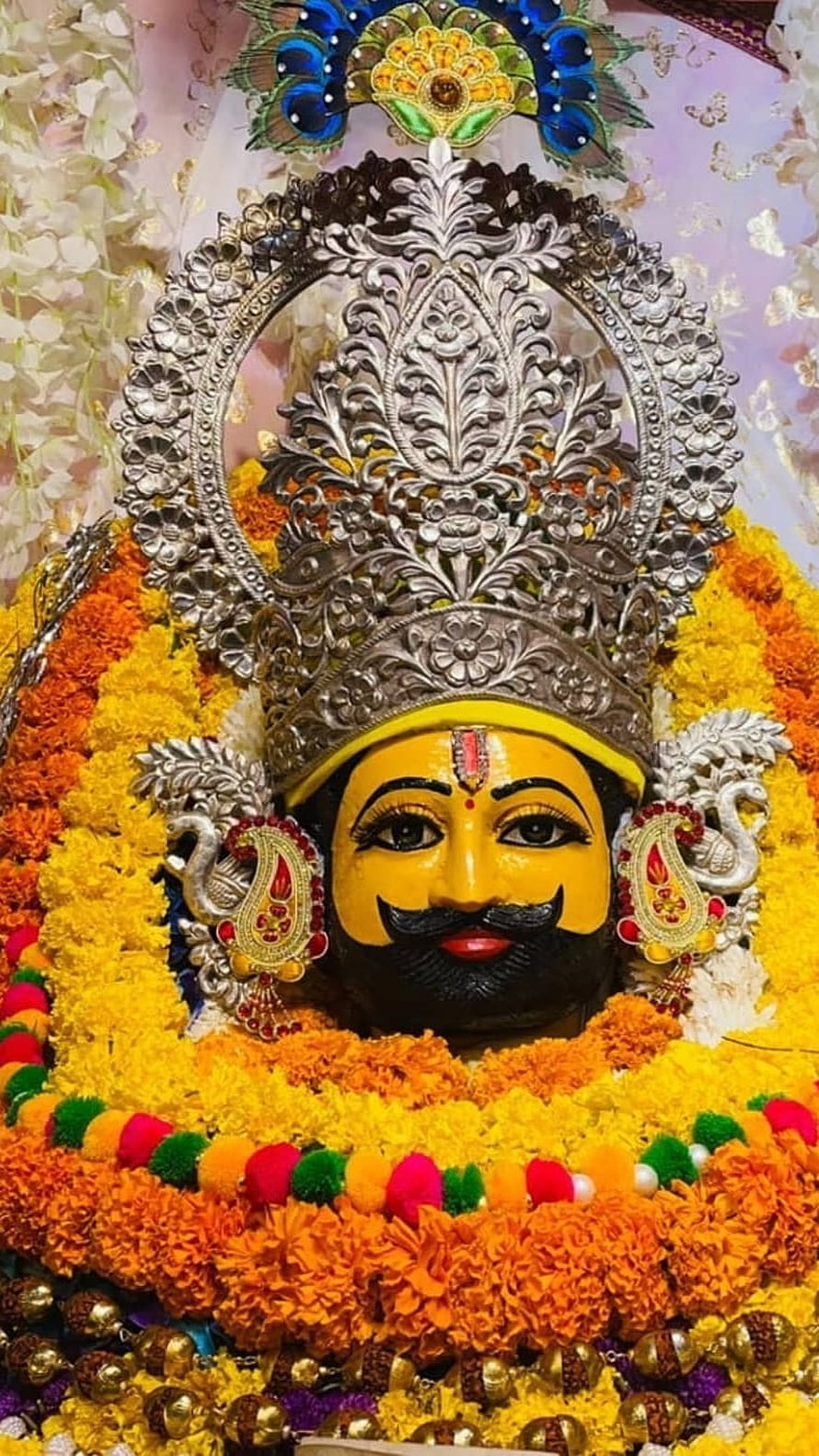 Khatu Shyam Murti Adorned With Marigold Garland And Ornate Silver Crown HD phone wallpaper