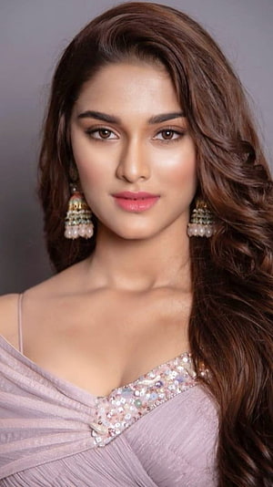 Saiee Manjrekar in Lavender Saree with Traditional Jhumka Earrings HD phone wallpaper