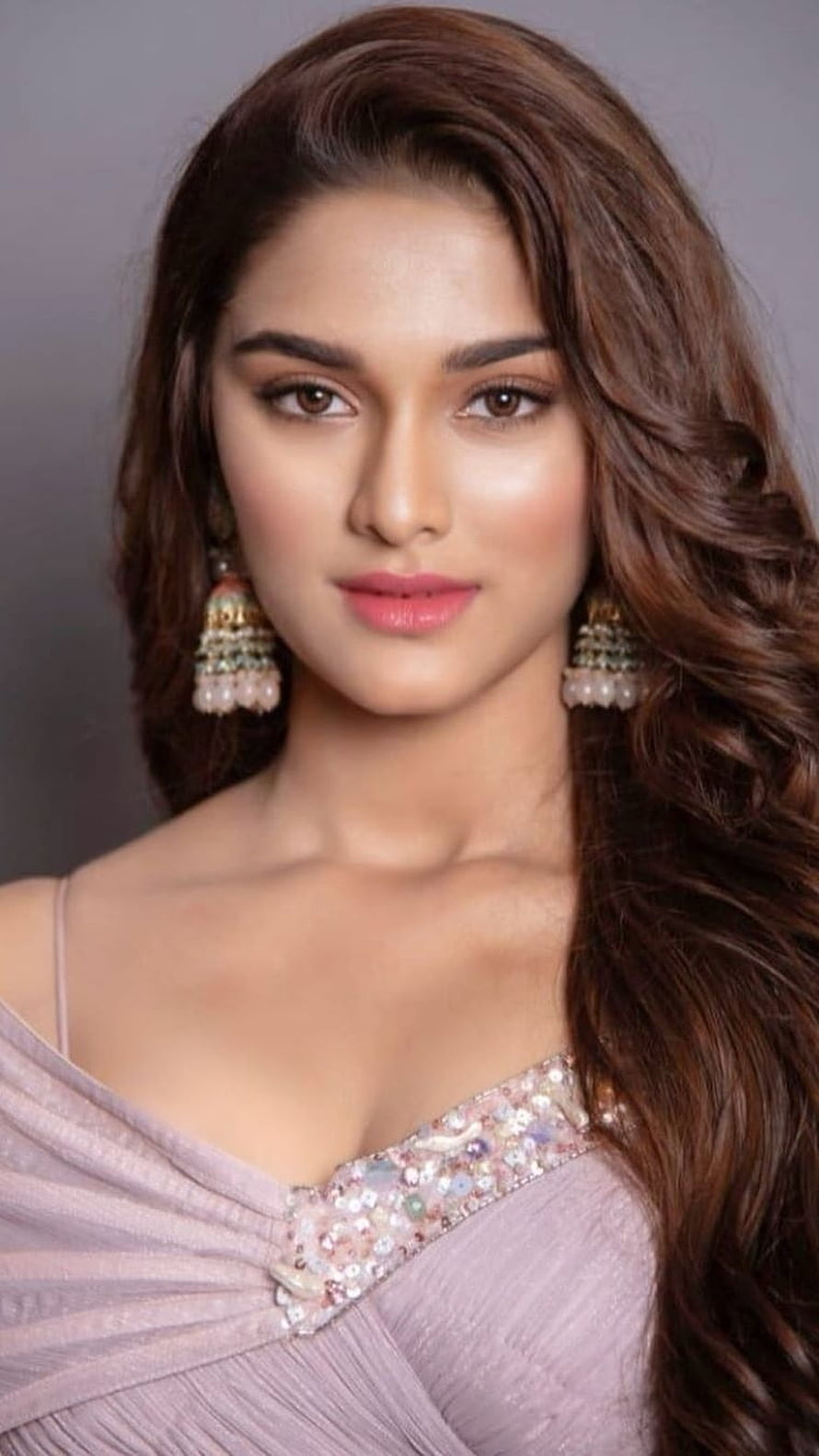 Saiee Manjrekar in Lavender Saree with Traditional Jhumka Earrings HD phone wallpaper