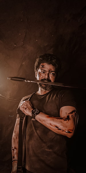 Vijay Sethupathi as Karthikeyan in Vikram holding a machete with blood stains intense cinematic portrait HD phone wallpaper