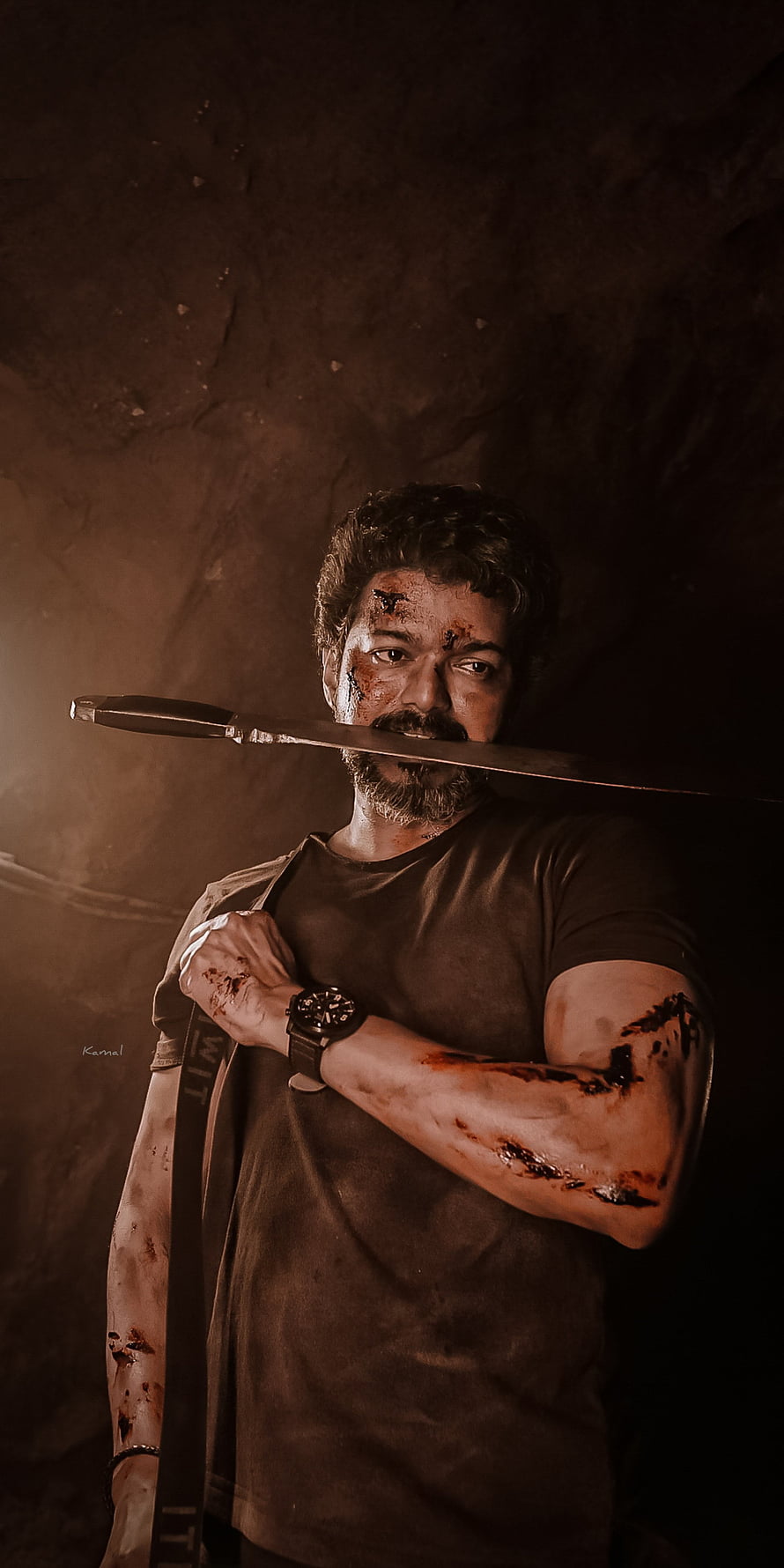 Vijay Sethupathi as Karthikeyan in Vikram holding a machete with blood stains intense cinematic portrait HD phone wallpaper
