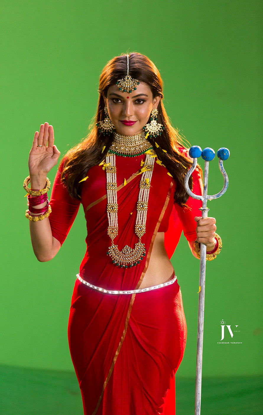 Kajal Agarwal in Traditional Red Saree Holding Trident with Gold Jewelry HD phone wallpaper