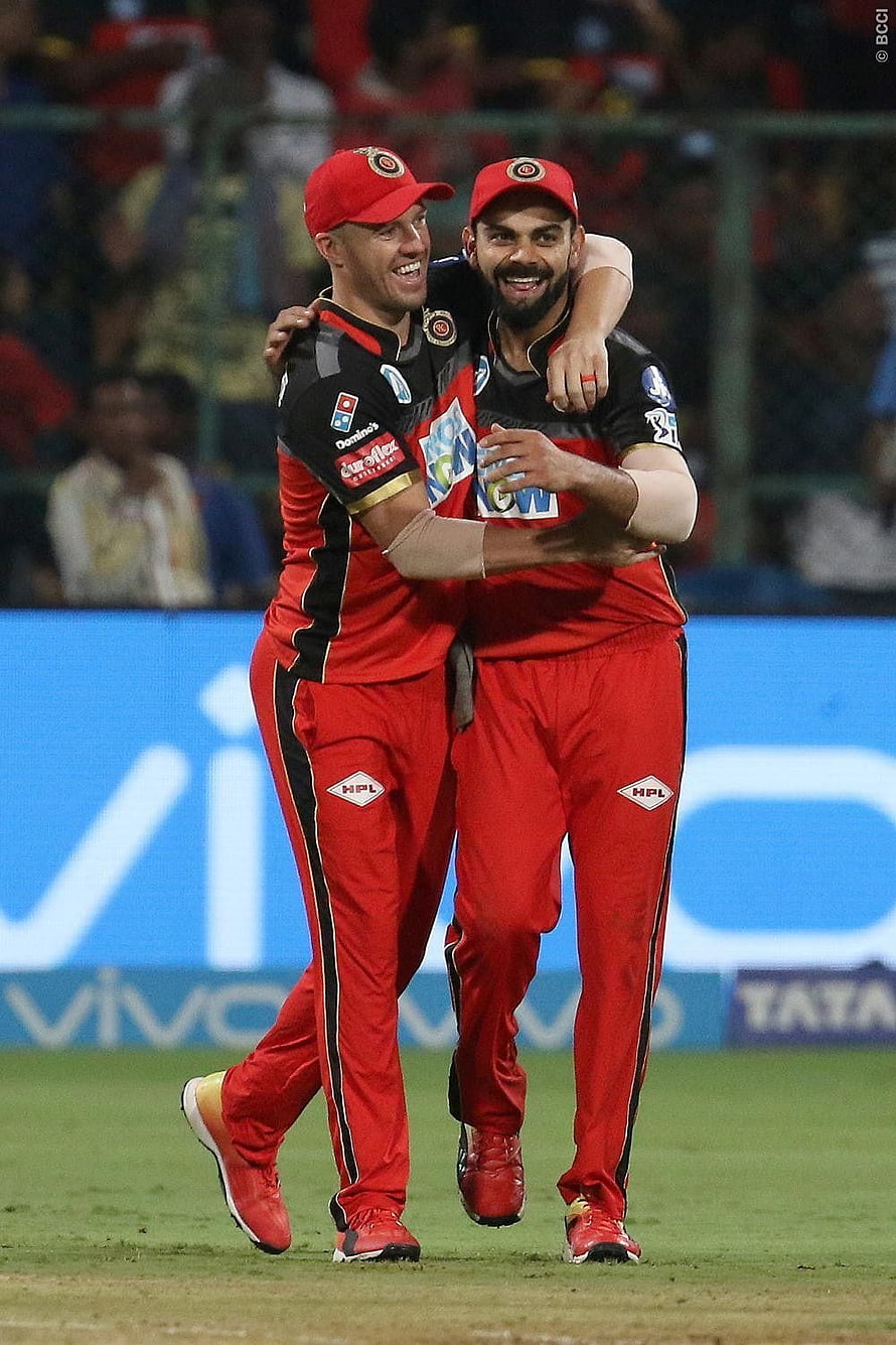 Virat Kohli and AB de Villiers Celebrate in Royal Challengers Bangalore Red Kit HD phone wallpaper