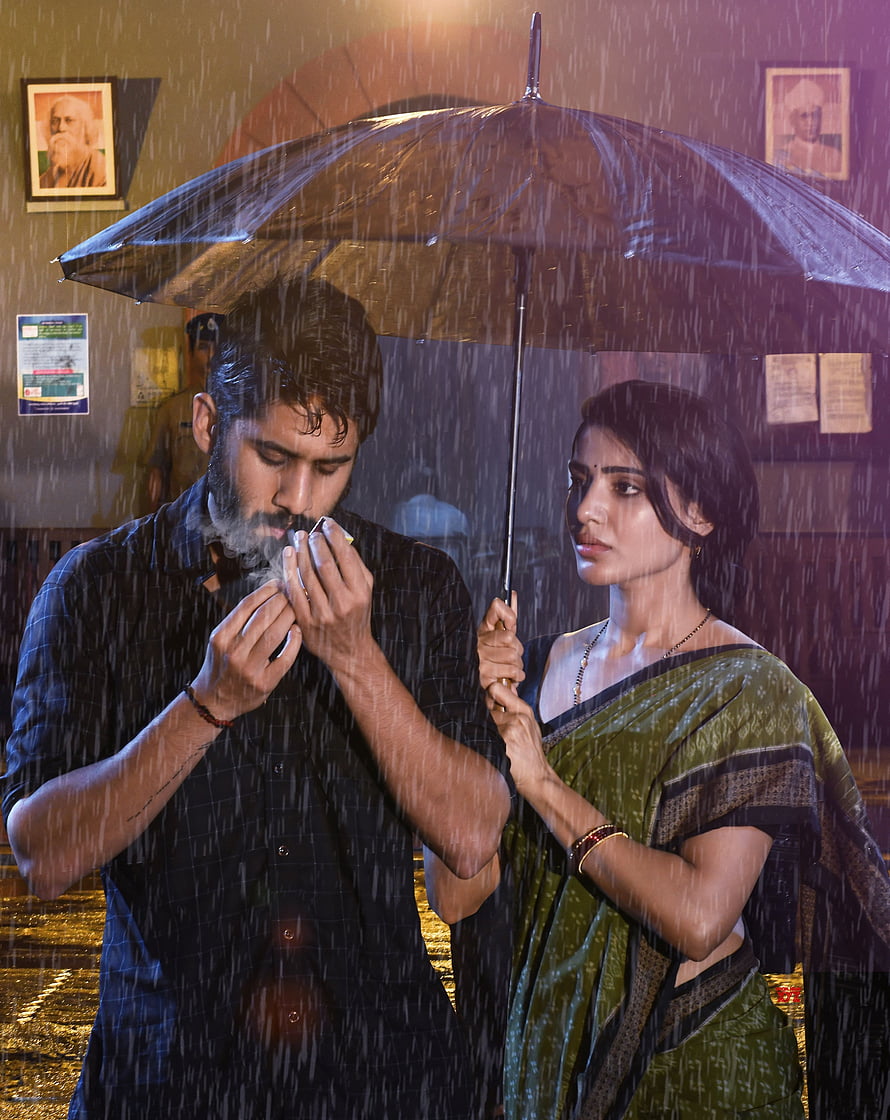 Majili Naga Chaitanya and Samantha Romantic Rain Scene Under Umbrella HD phone wallpaper