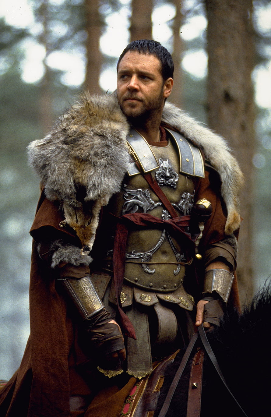 Russell Crowe as Maximus in Gladiator wearing Roman armor and fur cloak in forest, Gladiator , Movie, HQ Gladiator . 2019, Russell Crowe Gladiator HD phone wallpaper