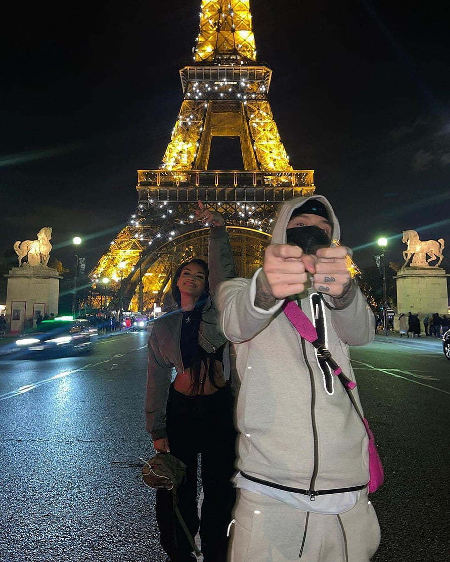 Central Cee and Kenza Taking a Selfie in Front of the Illuminated Eiffel Tower at Night HD phone wallpaper