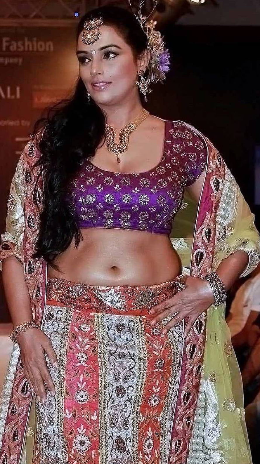 Swetha Menon in Traditional Indian Ethnic Wear with Intricate Jewelry and Floral Headpiece HD phone wallpaper