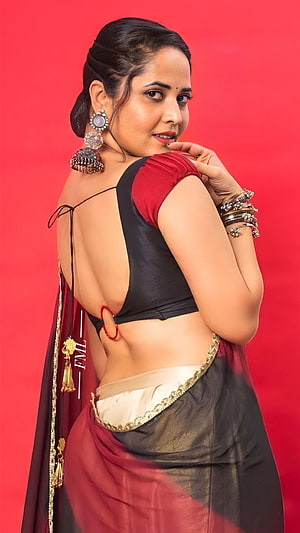 Anusuya Bharadwaj in Black and Red Saree with Traditional Jewelry HD phone wallpaper