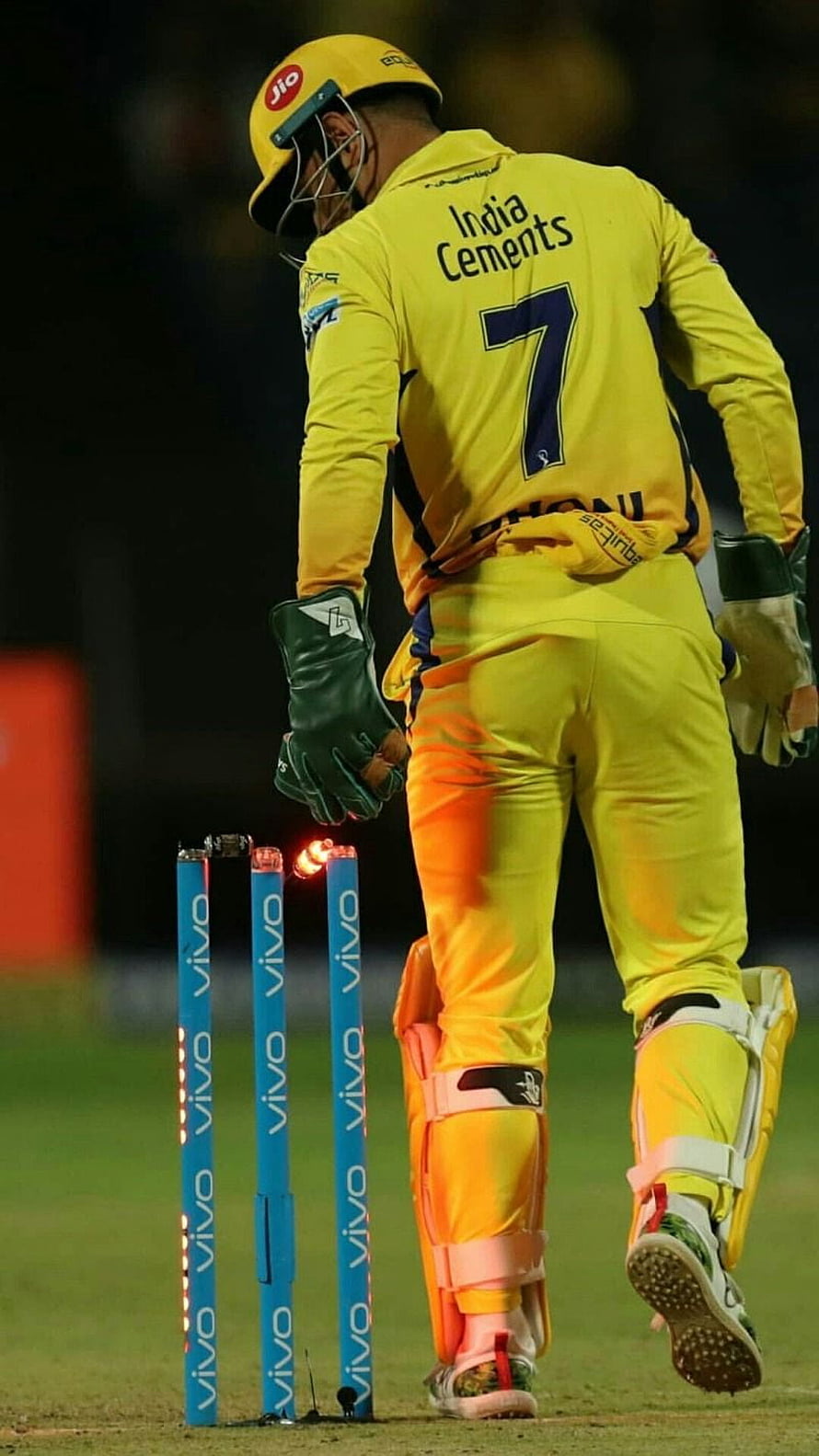 Suresh Raina Chennai Super Kings Cricket Player Walking Away After Dismissal HD phone wallpaper