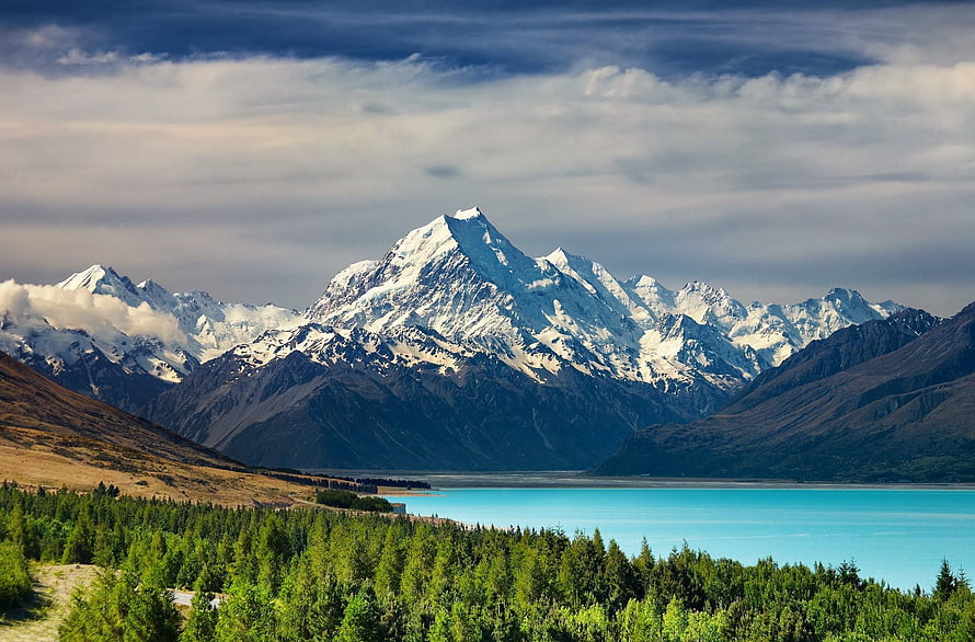 Majestic Snow-Capped Mountain Peak Overlooking Turquoise Lake in New Zealand HD wallpaper