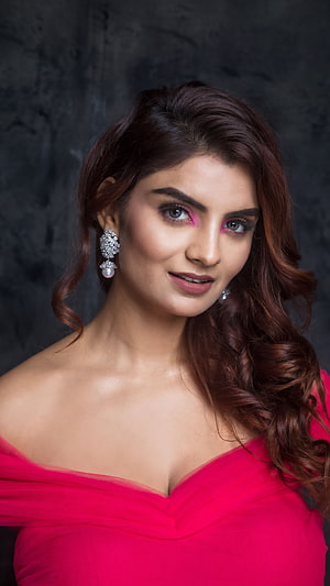 Anveshi Jain in a vibrant pink off-shoulder gown with elegant pearl earrings and bold makeup HD phone wallpaper