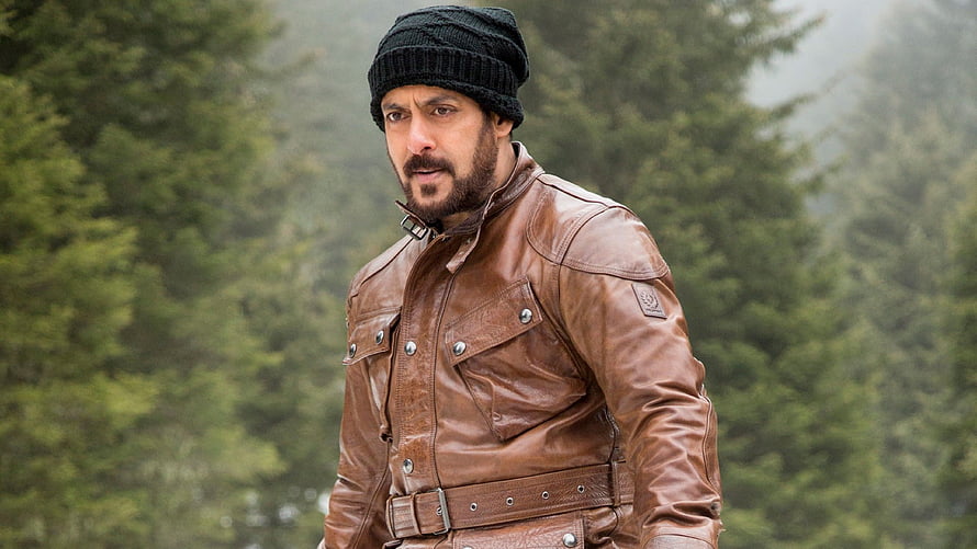 Salman Khan in Tiger Zinda Hai Wearing Brown Leather Jacket and Black Beanie in Misty Forest, Salman Khan Tiger Zinda Hai New. t HD wallpaper