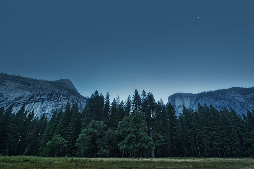 Yosemite Valley at Dusk with Crescent Moon and Granite Cliffs HD wallpaper