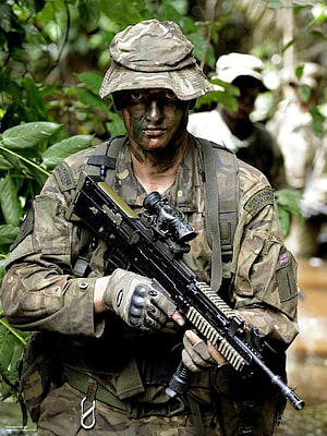 Royal Marine Commando in DPM Camouflage Holding L85A2 Rifle in Jungle HD phone wallpaper