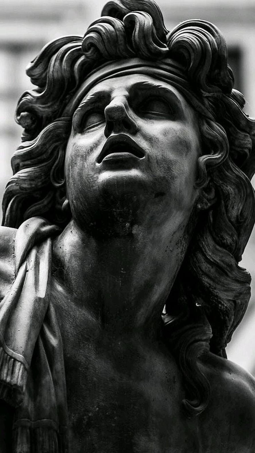 Dramatic Black and White Close-Up of a Classical Roman Sculpture Head, on 艺术. Roman sculpture, Greek sculpture HD phone wallpaper