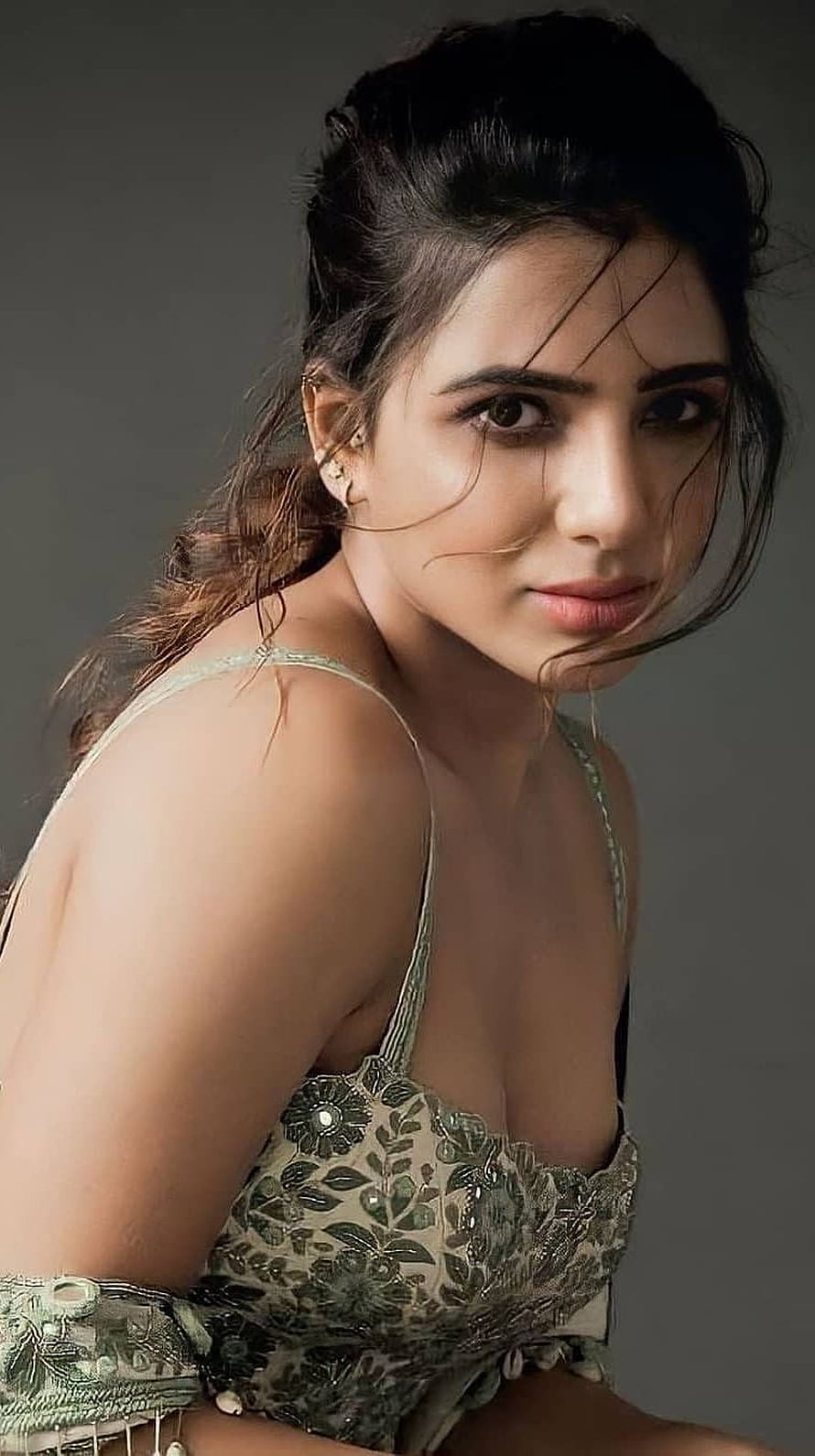 Samantha Akkineni in an elegant embroidered green blouse with a soft studio portrait HD phone wallpaper