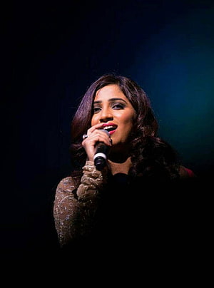 Shreya Ghoshal Live Concert Performance Portrait HD phone wallpaper