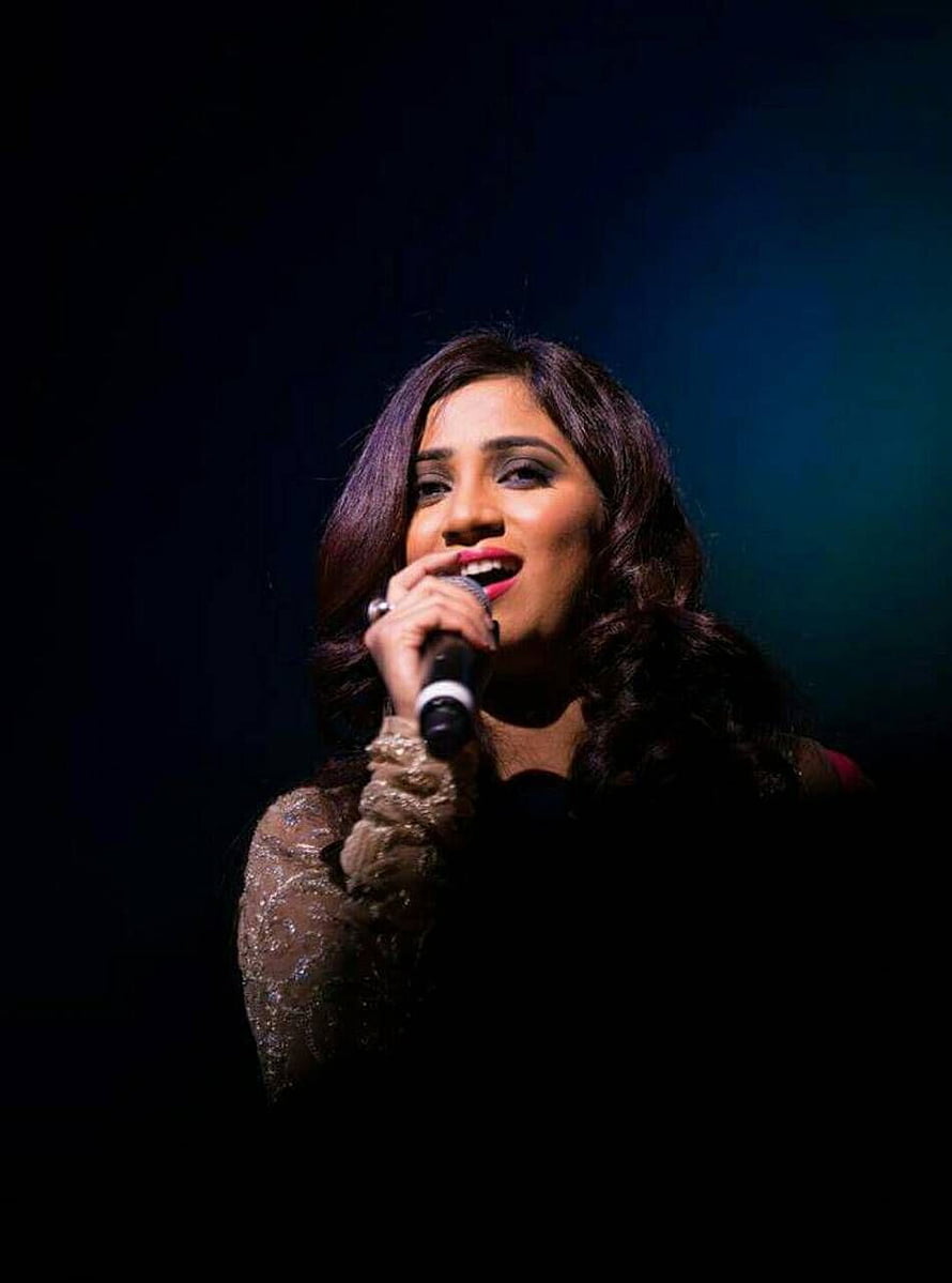 Shreya Ghoshal Live Concert Performance Portrait HD phone wallpaper