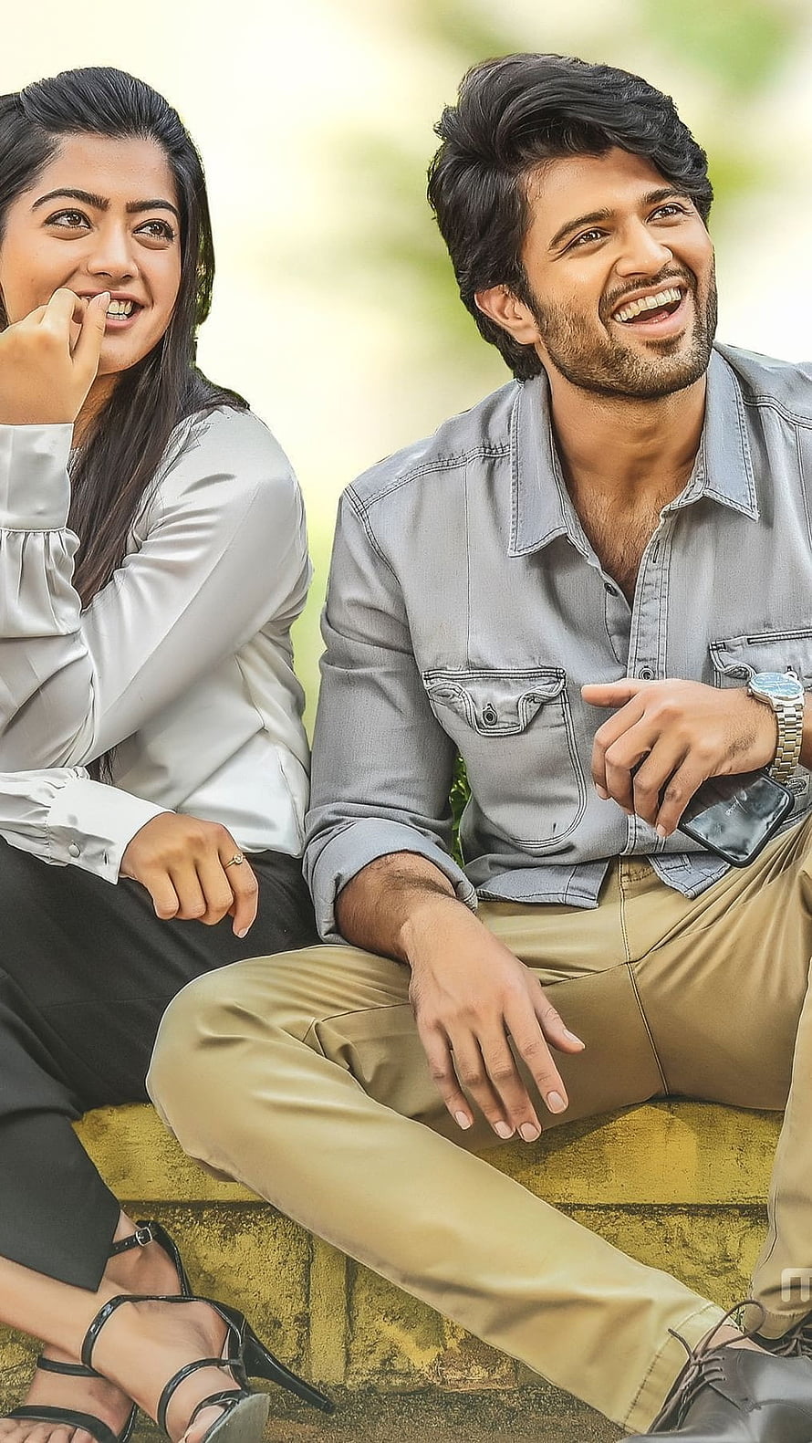 Rashmika Mandanna and Naga Chaitanya smiling together in casual outdoor setting, Vijay , Rashmika Mandanna, vijay deverakonda HD phone wallpaper