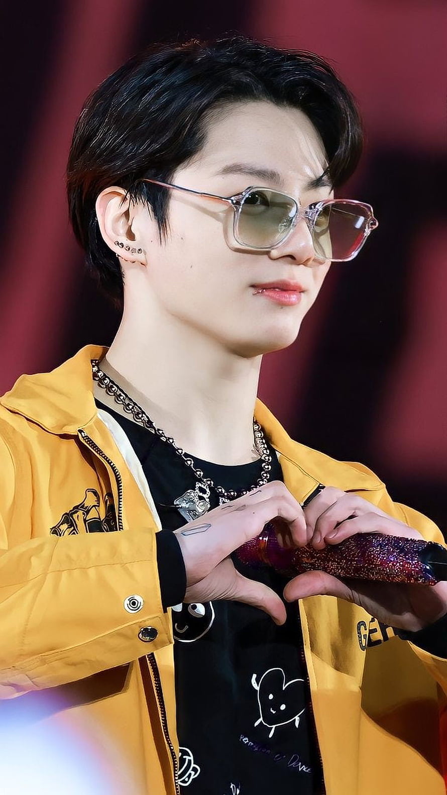 Jungkook BTS Yellow Jacket Sunglasses Heart Gesture Concert Wallpaper HD phone wallpaper