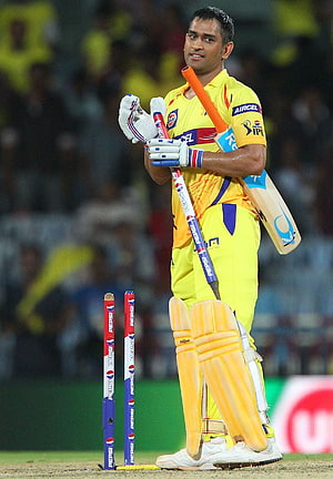 MS Dhoni in Chennai Super Kings Yellow Jersey Holding Cricket Bat and Stumps HD phone wallpaper