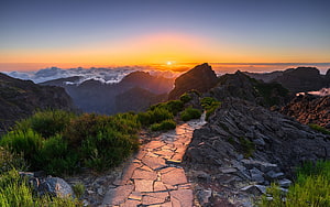 Sunrise over the stone path at Pico do Arieiro on Madeira Island HD wallpaper