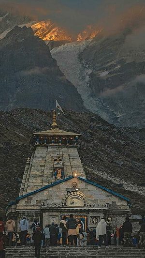 Kedarnath Temple at Dusk with Golden Sunlit Himalayan Peaks and Pilgrims HD phone wallpaper