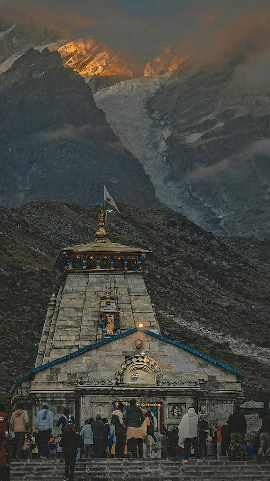 Kedarnath Temple at Dusk with Golden Sunlit Himalayan Peaks and Pilgrims HD phone wallpaper