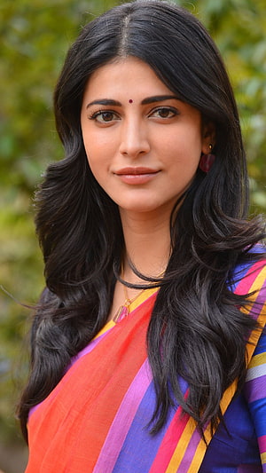 Samantha Ruth Prabhu in a vibrant multicolored saree with long wavy hair and a gentle smile, Shruti Hassan, telugu actress, saree lover HD phone wallpaper