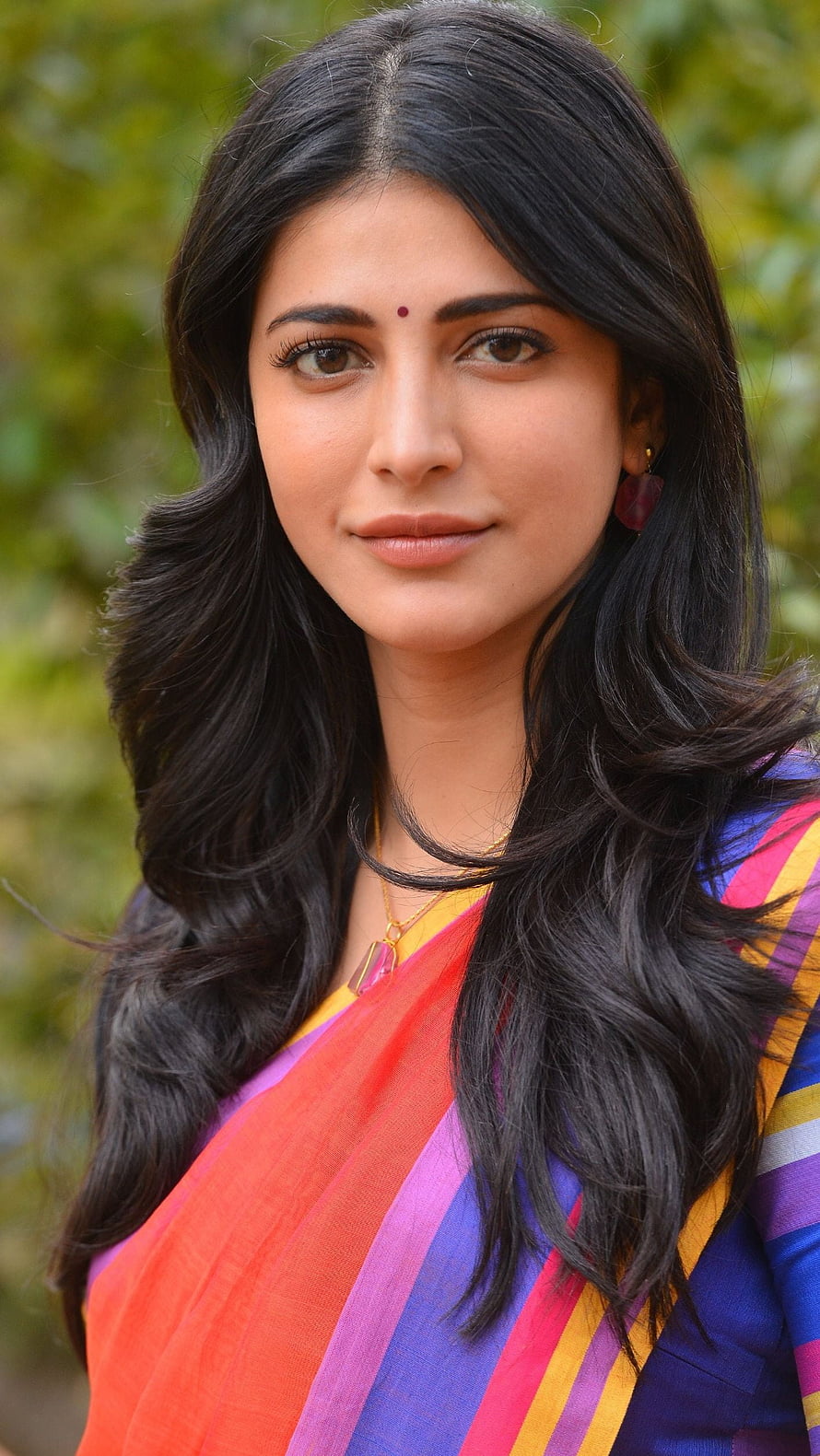 Samantha Ruth Prabhu in a vibrant multicolored saree with long wavy hair and a gentle smile, Shruti Hassan, telugu actress, saree lover HD phone wallpaper