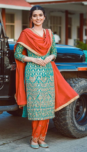 Woman in Teal and Orange Embroidered Salwar Kameez Standing by Blue Jeep, PunjabiPics - Nimrat Khaira ID #PP53051 HD phone wallpaper