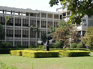 Modernist Concrete Building With Abstract Sculpture In Green Garden HD wallpaper