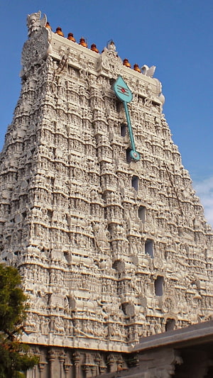 Thiruchendur Murugan Temple Gopuram with Intricate Stone Carvings and Blue Sky HD phone wallpaper