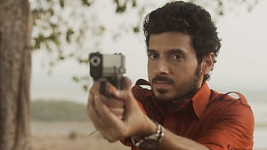 Munna Tripathi Aiming Pistol in Mirzapur Season 2 Action Scene HD wallpaper
