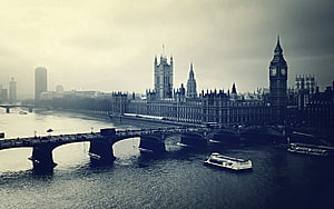 London Skyline Featuring Big Ben and the Houses of Parliament Along the River Thames HD wallpaper