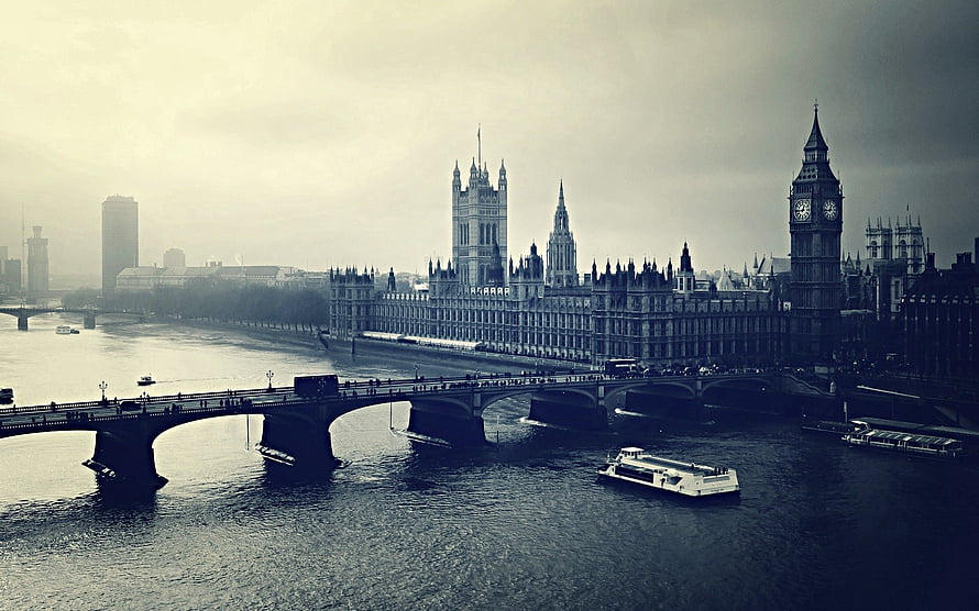 London Skyline Featuring Big Ben and the Houses of Parliament Along the River Thames HD wallpaper