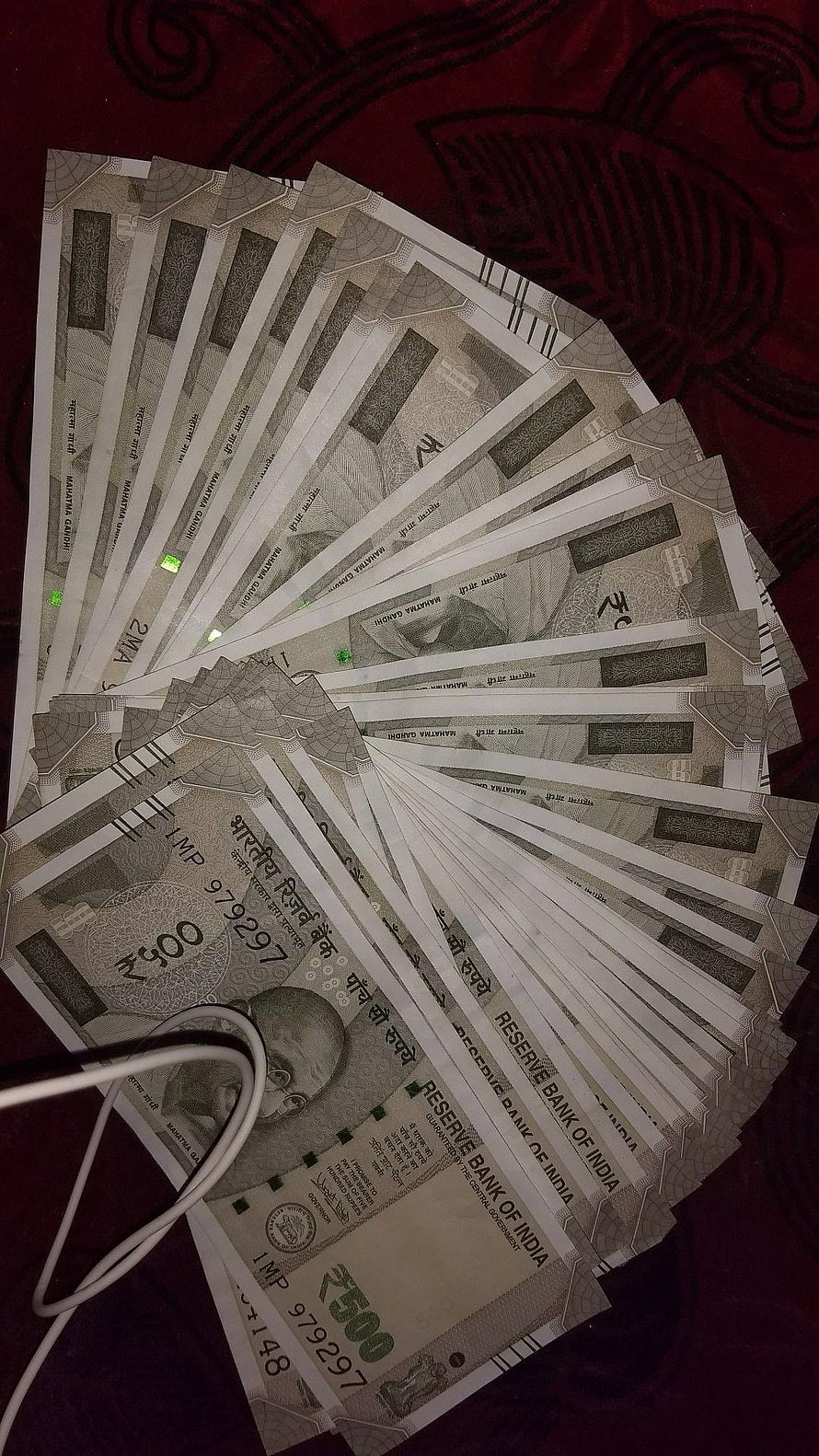 Stack of Indian 500 Rupee Notes Fanned Out on Red Fabric HD phone wallpaper
