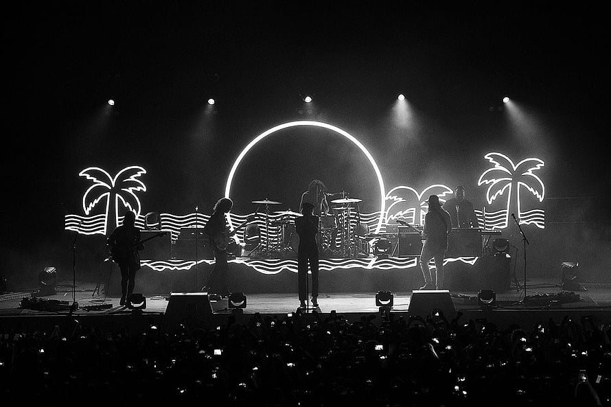 The Neighbourhood Live Concert Stage With Neon Palm Trees And Sunset Arch HD wallpaper