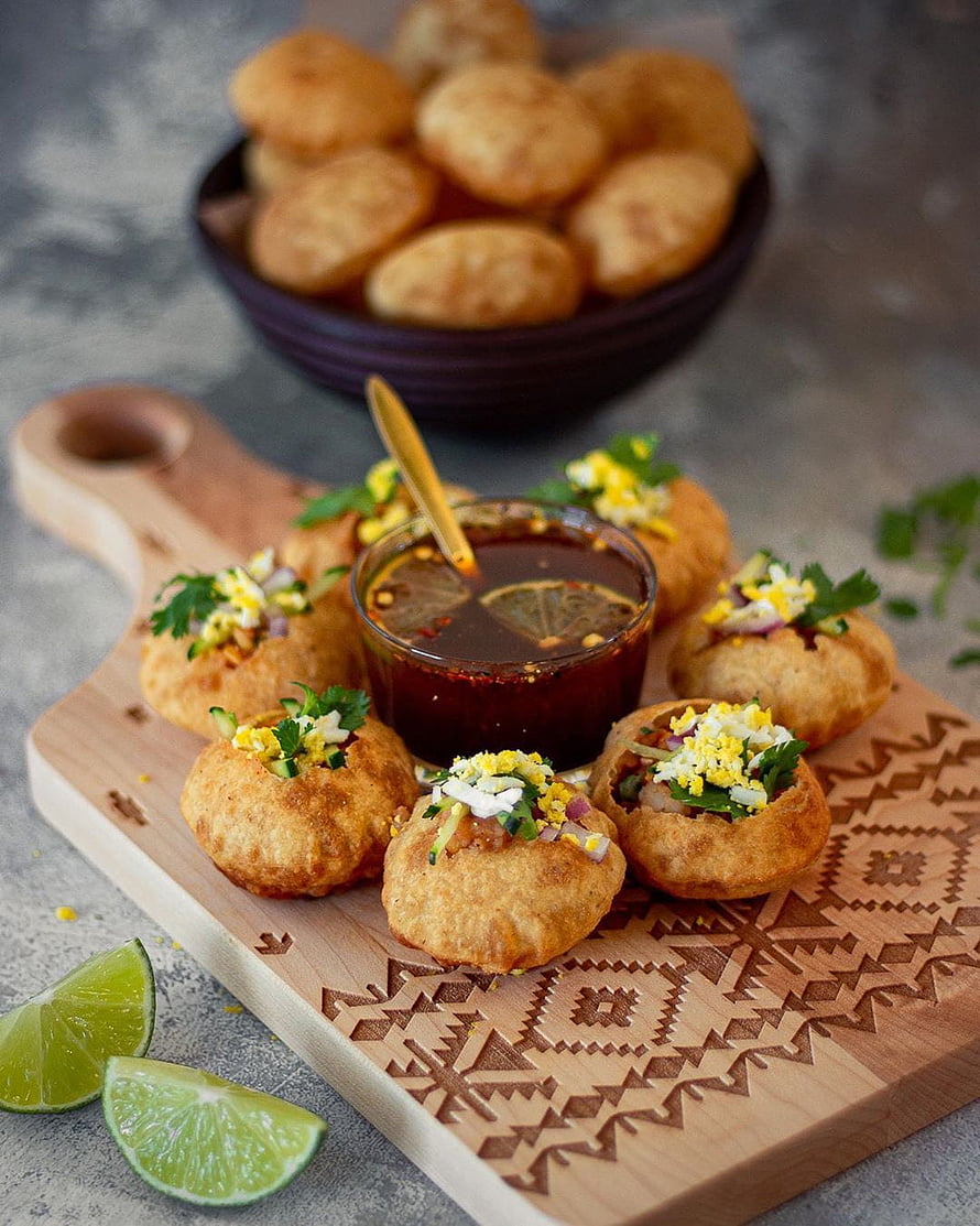 Garnished Panipuri with Chutney and Lime on Carved Wooden Serving Board HD phone wallpaper