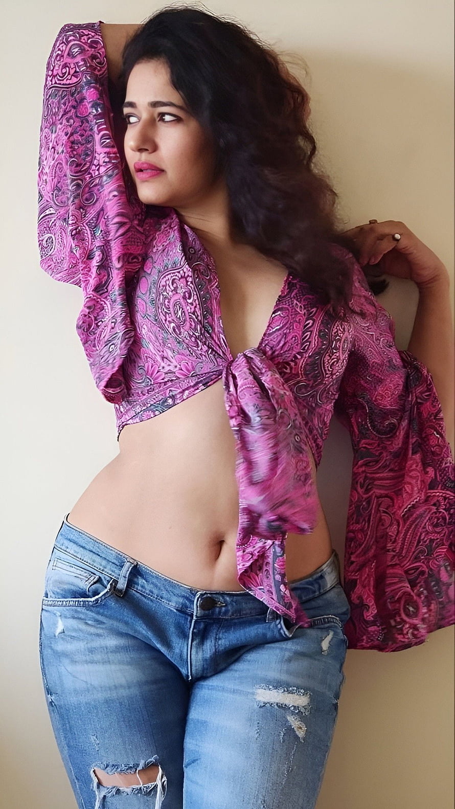 Woman in Pink Paisley Crop Top and Ripped Blue Jeans, Poonam Bajwa, navel HD phone wallpaper