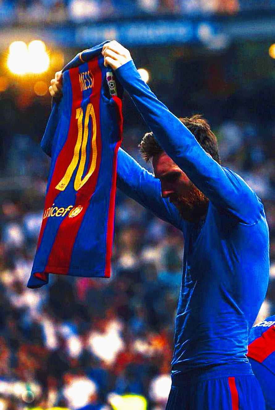 Lionel Messi holding up Barcelona jersey at the Bernabéu stadium HD phone wallpaper