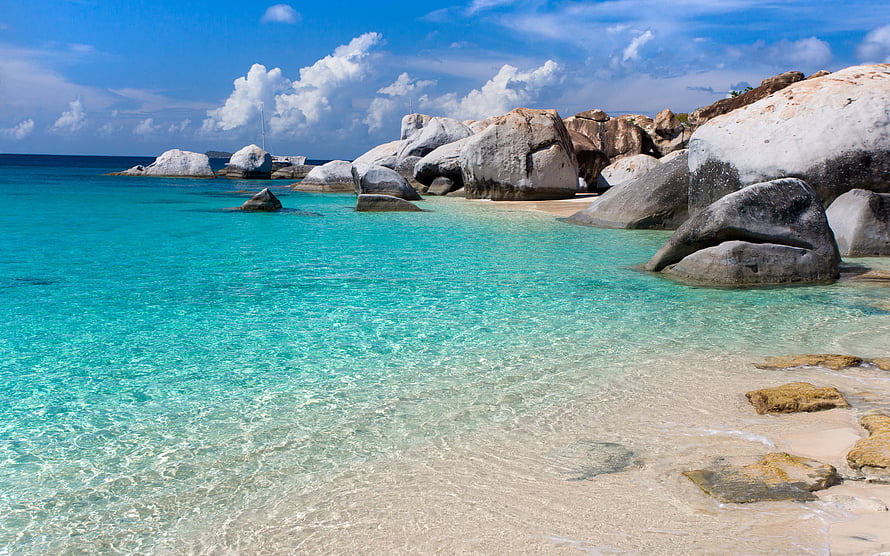 Turquoise Waters and Granite Boulders at a Tropical Maldives Beach HD wallpaper