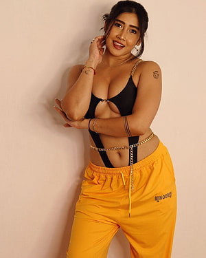 Woman in Black Cutout Top and Yellow Sweatpants with Gold Chain Belt, Sofia Ansari, joint, thigh HD phone wallpaper