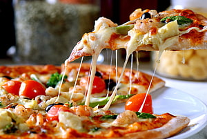 Molten Cheese Pull on Freshly Baked Vegetable Pizza with Cherry Tomatoes and Basil HD wallpaper