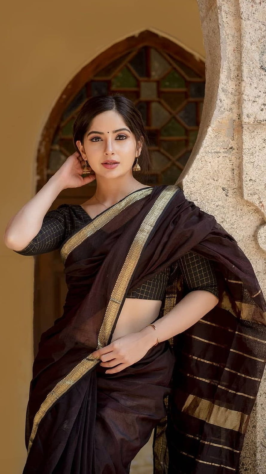 Samantha Ruth Prabhu in Elegant Black Silk Saree with Gold Border, Kashmira pardeshi 78, Kashmira pardeshi, actress, beautiful, saree HD phone wallpaper