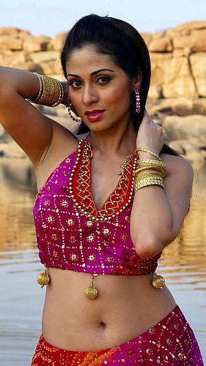 Sada in Vibrant Magenta and Gold Traditional Attire with Ornate Jewelry HD phone wallpaper