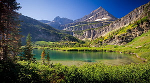 Stunning Mountain Lake Landscape with Turquoise Waters and Rocky Peaks HD wallpaper