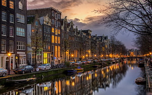 Amsterdam Canal at Sunset with Traditional Dutch Architecture and Reflections HD wallpaper